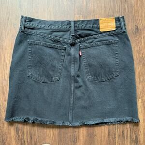 Levi’s Premium Black Denim Skirt Raw Hem Women’s W32